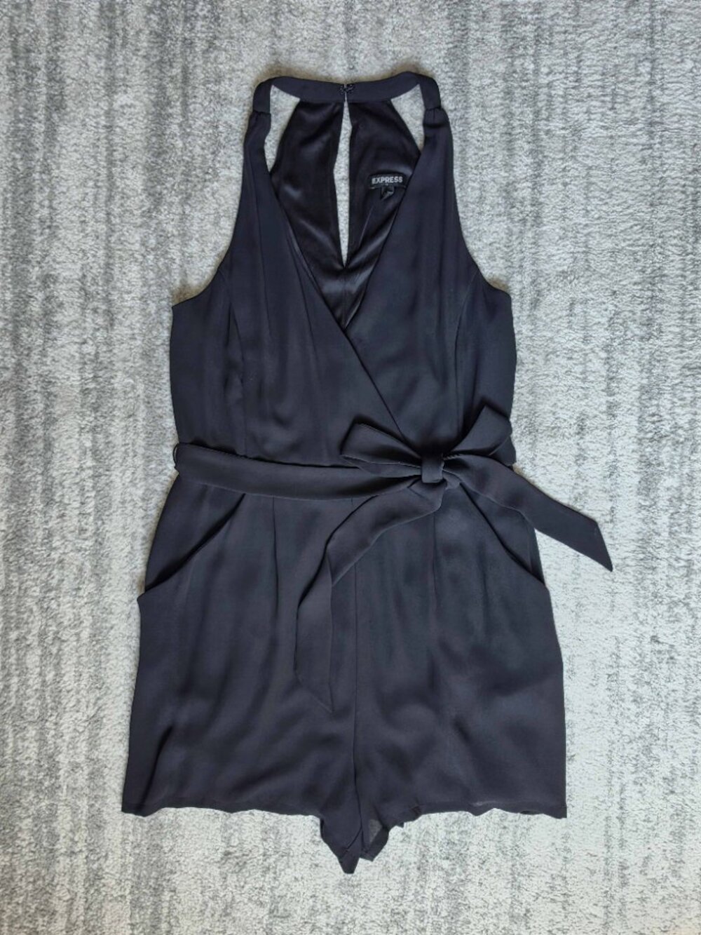 Express Sexy Black Halter Romper V-Neck Wrap Front Key Hole Back w/Pockets Sz 6